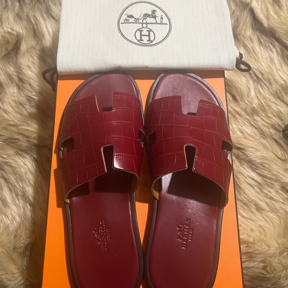 Rare authentic HERMES Matte Niloticus Crocodile Mens Izmir Sandals. Iconic.